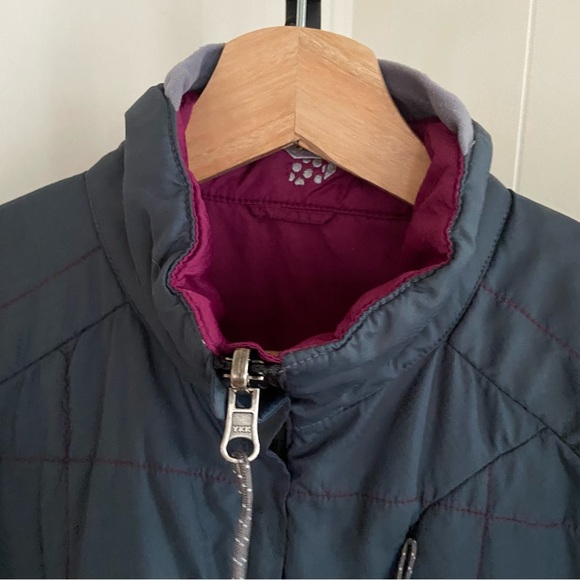 Mountain Hardwear Jackets & Blazers - Mountain HardWear Gray Burgundy Reversible Full Zip Puffer Jacket Womens 6